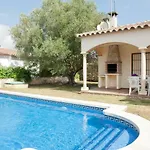 Lluna Willa L' Escala